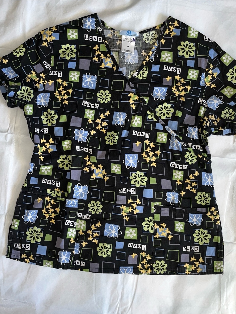 Woman’s Scrub Top M